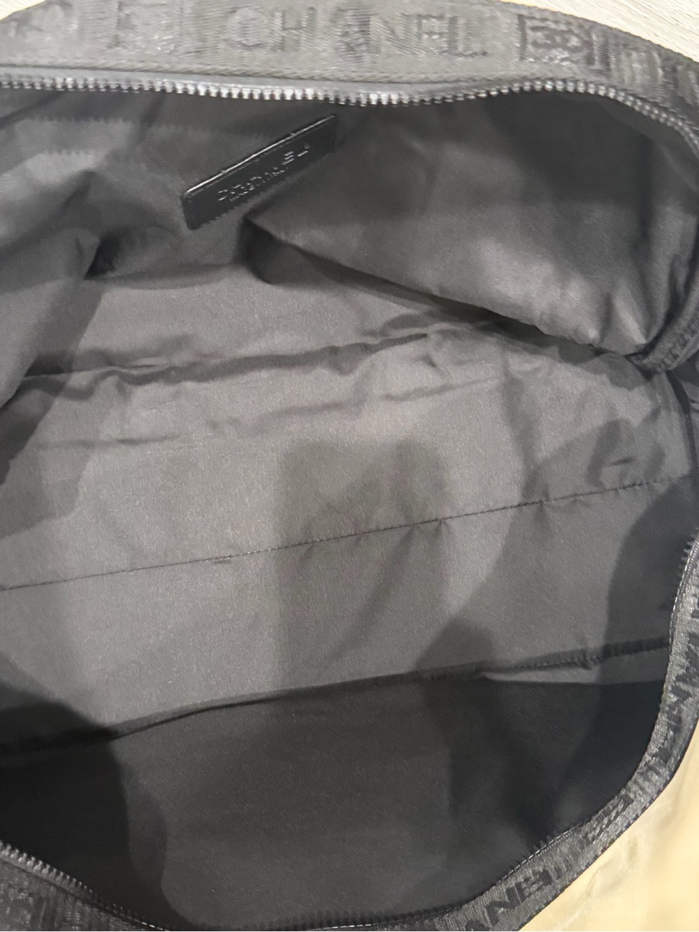 Like new Chanel Cream and Black unisex duffle Bag g-w-p - Picture 9 of 9
